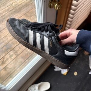 black adidas sambas
